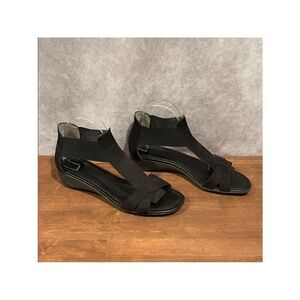 The Flexx Black Women's T-Strap Gladiator Sandals size 10